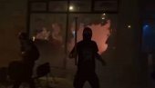 ČIST FAŠIZAM: Snimak kako blokaderi demoliraju prostorije SNS u Stražilovskoj ulici (VIDEO)
