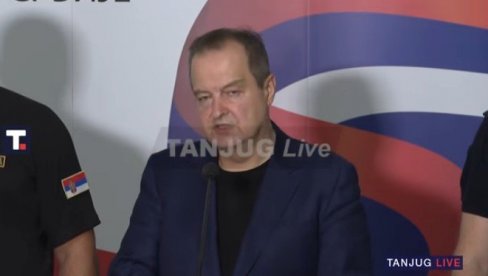БЛОКАДЕРИ ИЗВРШИЛИ МАСОВНЕ НАПАДЕ НА ПОЛИЦИЈУ: Дачић: Демолиране, пљачкане и паљене просторије СНС (ВИДЕО)