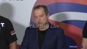 BLOKADERI IZVRŠILI MASOVNE NAPADE NA POLICIJU: Dačić: Demolirane, pljačkane i paljene prostorije SNS (VIDEO)