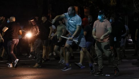 GRAĐANSKA NEPOSLUŠNOST ILI ANARHIJA? Nova taktika obojenih revolucija GRAĐANSKA NEPOSLUŠNOST ILI ANARHIJA? Nova taktika obojenih revolucija