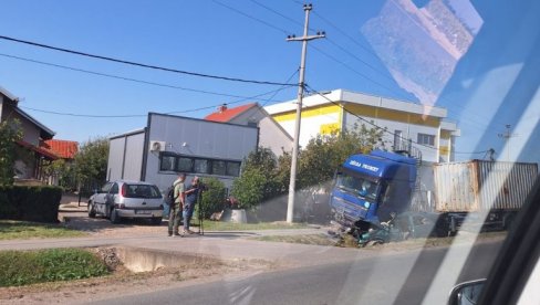 RODITELJI U NEVERICI DA SU U SEKUNDI IZGUBILI DVA SINA: Saobraćajka u Busijama odnela braću Predraga i Lazara (FOTO) RODITELJI U NEVERICI DA SU U SEKUNDI IZGUBILI DVA SINA: Saobraćajka u Busijama odnela braću Predraga i Lazara (FOTO)