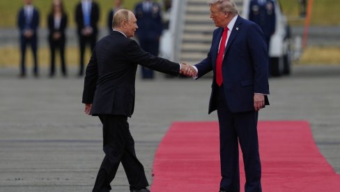КАКАВ ДОЧЕК ЗА ПУТИНА: Трамп руског председника дочекао на црвеном тепиху (ВИДЕО) КАКАВ ДОЧЕК ЗА ПУТИНА: Трамп руског председника дочекао на црвеном тепиху (ВИДЕО)