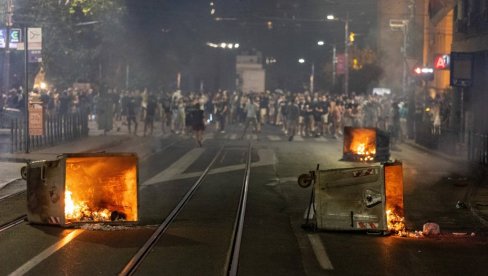 TRI DANA NEVIĐENOG TERORA BLOKADERA SILEDŽIJA: Spaljivanje živih ljudi, uništavanje grada, napad na policiju i svakoga ko drugačije misli (VIDEO)