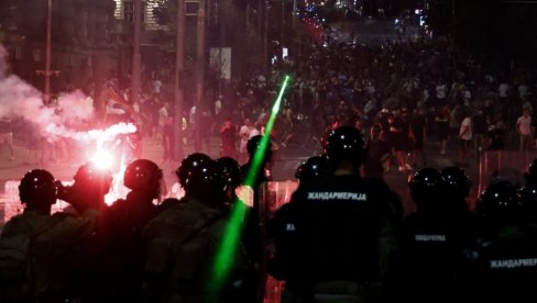 PREDLOŽEN PRITVOR TVITERAŠU KRISTAL MET DEJMONU: Gađao kamenicama, udarao policiju i vređao ih