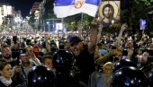 МРЗИТЕ ПАТРИЈАРХА КОЈИ ПОЗИВА НА МИР И УЗДРЖАНОСТ Вучић: Говоре, видите иконе Богородице, слике - па што не кажете да је реч о распопима?