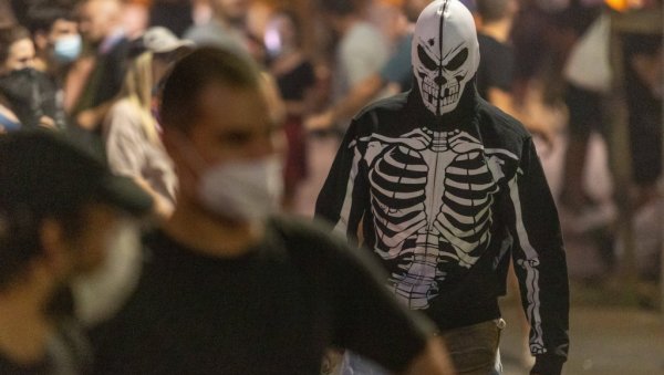 УЗНЕМИРУЈУЋЕ! Блокадери жељни крви руше и спаљују по Србији - овако су грађанима уништили нормалан живот (ВИДЕО) УЗНЕМИРУЈУЋЕ! Блокадери жељни крви руше и спаљују по Србији - овако су грађанима уништили нормалан живот (ВИДЕО)