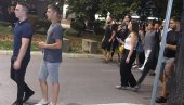 СТАО КРАЈ ТЕРОРИСТА: Насилник Бјелогрлић тукао Гагу Антонијевића, а сада шета са силеџијама