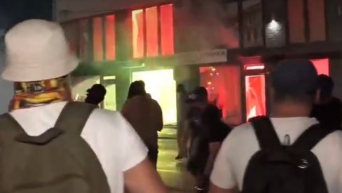 ТОТАЛНИ РАТ: Блокадери оплели редом Ковачевића, Танасија, омладине странака... (ФОТО)