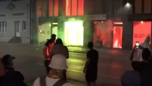 MASKE SU PALE SADA SE VIDI KO ŠTA HOĆE: Vratite mi moju Srbiju MASKE SU PALE SADA SE VIDI KO ŠTA HOĆE: Vratite mi moju Srbiju