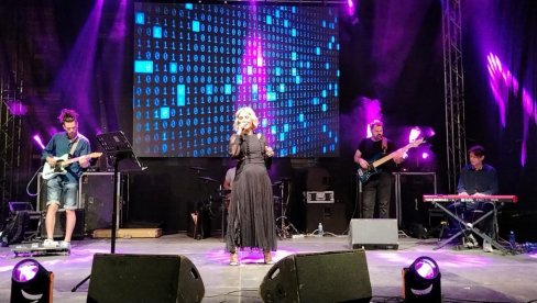 MUZIKA JE ZA MENE SPEKTAKL: Goca Tržan o predstojem druženju sa publikom, sreći i uspehu na profesionalnoj i privatnoj strani života (FOTO)