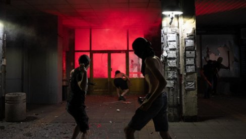 OPRAVDANO JE AKO JE MALI ĆACI Blokaderi podržavaju užasavajuće vršnjačko nasilje nad dečakom od 13 godina (FOTO)