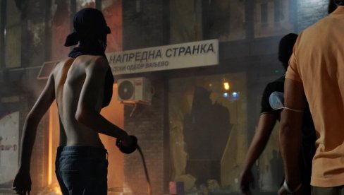 ДОКАЗ ЦРНО НА БЕЛО: Блокадери признали да шетају за паре - ево колика им је тарифа (ФОТО)