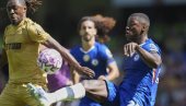 HAOS NA STARTU PREMIJER LIGE: Poništen gol iz najluđeg razloga, Pravila 13 - navijači ubeđeni: VAR štiti velike! (VIDEO)