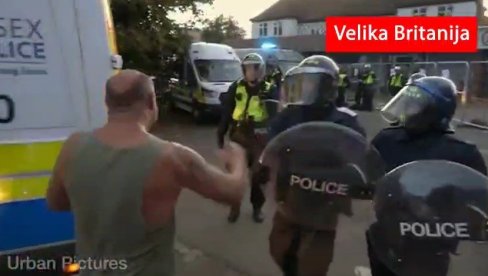 OVAKO TO RADI SILA ZAKONA I REDA U EVROPI: Evo još jedna lepa priča za ove što kukaju na brutalnost srpske policije (VIDEO) OVAKO TO RADI SILA ZAKONA I REDA U EVROPI: Evo još jedna lepa priča za ove što kukaju na brutalnost srpske policije (VIDEO)