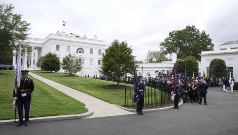 САМИТ ТРАМПА, ЗЕЛЕНСКОГ И ЕВРОПЉАНА: Чека се Зеленски! Шеф НАТО и европски лидери стижу у Белу Кућу; Хладан туш за Зеленског из Беле куће САМИТ ТРАМПА, ЗЕЛЕНСКОГ И ЕВРОПЉАНА: Чека се Зеленски! Шеф НАТО и европски лидери стижу у Белу Кућу; Хладан туш за Зеленског из Беле куће