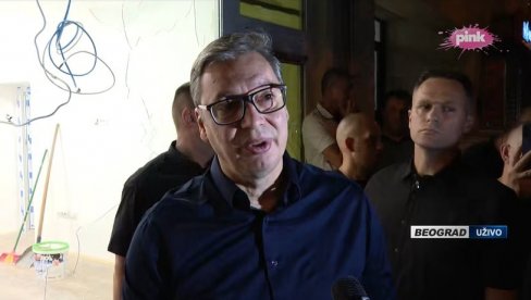 VUČIĆ SE ISPRED RAZBIJENIH PROSTORIJA SNS-A