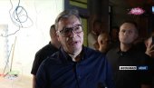 VUČIĆ SE ISPRED RAZBIJENIH PROSTORIJA SNS-A