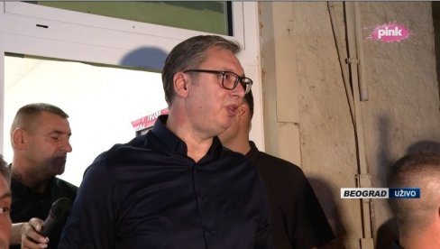 VUČIĆ POVREDIO RUKU U CVIJIĆEVOJ ULICI: Izgleda da sam se isekao, nećemo da bežimo VUČIĆ POVREDIO RUKU U CVIJIĆEVOJ ULICI: Izgleda da sam se isekao, nećemo da bežimo