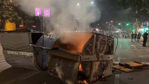 БЛОКАДЕРИ ИЗ БИВШЕ ВЛАСТИ НАЈАВИЛИ БОРБУ ЗА ОПСТАНАК: Бориће се против блокадера студената - оптужују их да раде за Вучића