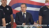 NE KRIJEMO NIŠTA Ivica Dačić povodom pisma rektora Đokića o Nikolini Sinđelić: Šta je sa 137 povređenih policajaca?! NE KRIJEMO NIŠTA Ivica Dačić povodom pisma rektora Đokića o Nikolini Sinđelić: Šta je sa 137 povređenih policajaca?!