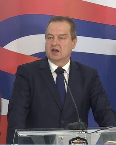 БЛОКАДЕРИ СУ ПОКАЗАЛИ ШТА ЈЕ ЊИХОВА ПОЛИТИКА - НАСИЉЕ И ДЕХУМАНИЗАЦИЈА Дачић о нападима на Вучића: Србији је потребна слога и јединство