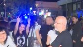 ОКУПИЛИ СЕ БЛОКАДЕРИ ТЕРОРИСТИ: Срамне сцене у Зајечару - блокадери вређају грађане, показују средњи прст