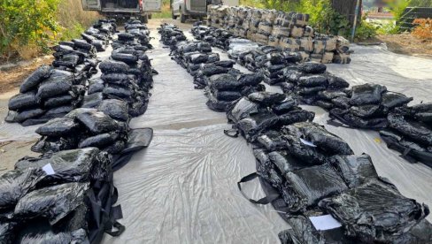 DAČIĆ: Policija zaplenila oko dve tone marihuane u Beogradu, uhapšeni osumnjičeni DAČIĆ: Policija zaplenila oko dve tone marihuane u Beogradu, uhapšeni osumnjičeni