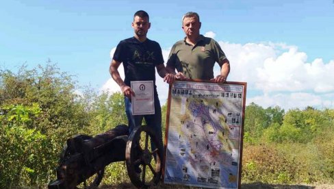 ТОП ИЗ ДОБА КАРАЂОРЂА ОПЕТ ПУЦА У ПАРАЋИНУ: Радослав Милошевић из Својнова направио реплику (ФОТО) ТОП ИЗ ДОБА КАРАЂОРЂА ОПЕТ ПУЦА У ПАРАЋИНУ: Радослав Милошевић из Својнова направио реплику (ФОТО)