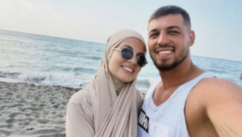 Žena pevača iz Zvezda Granda u BURKINIJU na plaži (FOTO) Žena pevača iz Zvezda Granda u BURKINIJU na plaži (FOTO)
