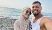 Žena pevača iz Zvezda Granda u BURKINIJU na plaži (FOTO)