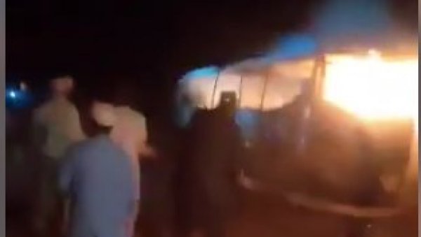 (УЗНЕМИРУЈУЋИ ВИДЕО) Овако је погинуло више од 70 људи у судару који је оставио у болу и неверици цео Авганистан