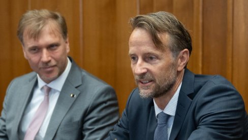 АМБАСАДОР ЕУ ПРВИ ПУТ ОСУДИО НАСИЉЕ БЛОКАДЕРА: Недопустиви напади на просторије политичких странака АМБАСАДОР ЕУ ПРВИ ПУТ ОСУДИО НАСИЉЕ БЛОКАДЕРА: Недопустиви напади на просторије политичких странака