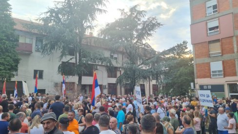 GRAĐANI PROTIV BLOKADA: Počela okupljanja u gradovima širom Srbije jer narod želi mir i stabilnost (FOTO/VIDEO)
