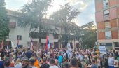 GRAĐANI PROTIV BLOKADA: Počela okupljanja u gradovima širom Srbije jer narod želi mir i stabilnost (FOTO/VIDEO)