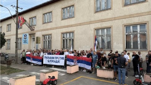 MALI IĐOŠ: Građani protiv blokada žele normalan život