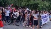 ВРАЊЕ ПОДРЖАЛО СКУП ПРОТИВ БЛОКАДА: Велики број људи изашао на улице (ВИДЕО)
