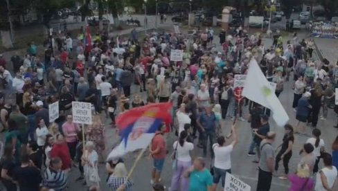 MASA LJUDI U ODŽACIMA: Pogledajte snimak dronom (VIDEO) MASA LJUDI U ODŽACIMA: Pogledajte snimak dronom (VIDEO)
