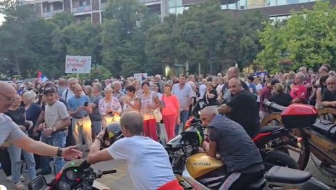 БАЈКЕРИ У КИКИНДИ УСТАЛИ ПРОТИВ БЛОКАДА! И они изашли на улице (ВИДЕО) БАЈКЕРИ У КИКИНДИ УСТАЛИ ПРОТИВ БЛОКАДА! И они изашли на улице (ВИДЕО)