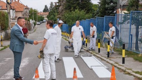 OSVEŽEN PEŠAČKI PRELAZ: Obnova saobraćajne signalizacije na Zvezdari