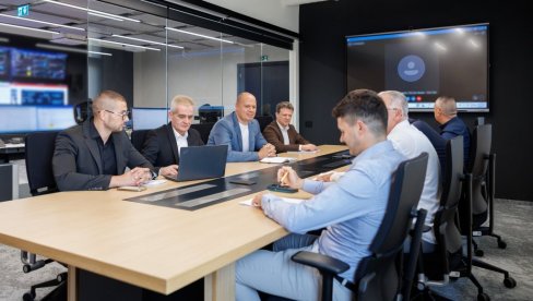 DIGITALIZACIJA U PROIZVODNJI NAFTE Centar za upravljanje proizvodnjom kompanije NIS – efikasnost u realnom vremenu