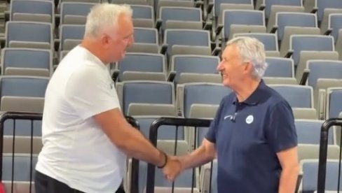 KAKAV SUSRET PRED MEČ SRBIJA - SLOVENIJA: Saša Dončić došao ne trening orlova i popričao sa Pešićem (VIDEO) KAKAV SUSRET PRED MEČ SRBIJA - SLOVENIJA: Saša Dončić došao ne trening orlova i popričao sa Pešićem (VIDEO)