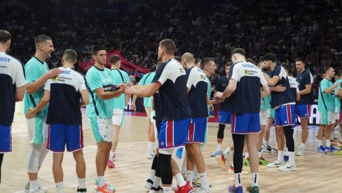ŠTA NAM SRBI PRIREDIŠE? Slovenci u šoku posle šamara kakav ne pamte usred Beograda ŠTA NAM SRBI PRIREDIŠE? Slovenci u šoku posle šamara kakav ne pamte usred Beograda