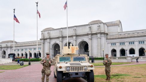 АМЕРИКА ПРЕД ПОБУНОМ? Пентагон наредио да снаге за брзи одговор буду спремне за грађанске немире АМЕРИКА ПРЕД ПОБУНОМ? Пентагон наредио да снаге за брзи одговор буду спремне за грађанске немире