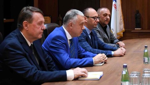 Srpska lista o odluci CIKa da ne verifikuje njihove kandidate za gradonačelnike i odbornike Srpska lista o odluci CIKa da ne verifikuje njihove kandidate za gradonačelnike i odbornike