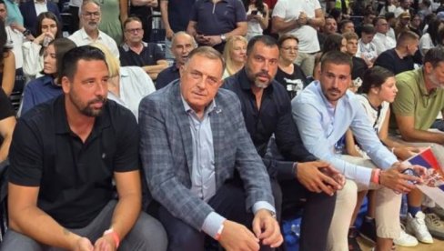 NEKOLICINA USTAŠKE MLADEŽI ZVIŽDALA DODIKU NA UTAKMICI: Podržavaju Piculu i ukidanje Republike Sprske, mrze sve što je srpsko! NEKOLICINA USTAŠKE MLADEŽI ZVIŽDALA DODIKU NA UTAKMICI: Podržavaju Piculu i ukidanje Republike Sprske, mrze sve što je srpsko!