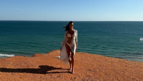 Da li je ona najzgodnija voditeljka na RTS-u? Objavila fotke u bikiniju sa plaže Da li je ona najzgodnija voditeljka na RTS-u? Objavila fotke u bikiniju sa plaže