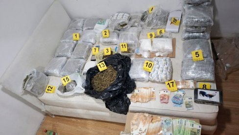 НОВА АКЦИЈА ПОЛИЦИЈЕ У БЕОГРАДУ: Заплењено скоро 30 килограма марихуане и кокаина НОВА АКЦИЈА ПОЛИЦИЈЕ У БЕОГРАДУ: Заплењено скоро 30 килограма марихуане и кокаина