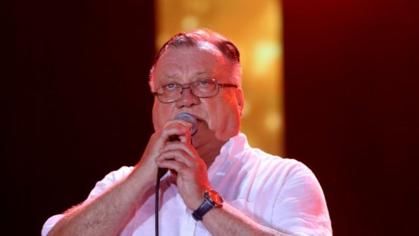 ХАЛИД БЕШЛИЋ ХИТНО ХОСПИТАЛИЗОВАН: Огласили се најближи сарадници и открили стање певача ХАЛИД БЕШЛИЋ ХИТНО ХОСПИТАЛИЗОВАН: Огласили се најближи сарадници и открили стање певача