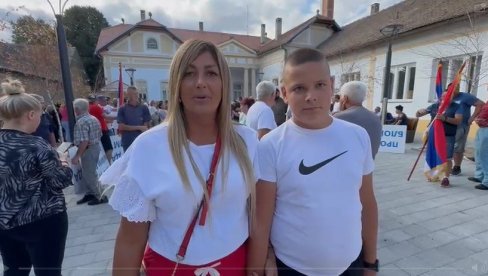 SRBIJA MORA DA IDE NAPRED: Poruke građana Šida (VIDEO) SRBIJA MORA DA IDE NAPRED: Poruke građana Šida (VIDEO)