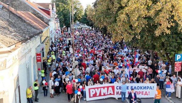 ГРАЂАНИ ПРОТИВ БЛОКАДА: Вијоре се тробојке - народ устао за нормалан живот (ВИДЕО) ГРАЂАНИ ПРОТИВ БЛОКАДА: Вијоре се тробојке - народ устао за нормалан живот (ВИДЕО)
